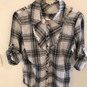 💰Black and white plaid woven button down